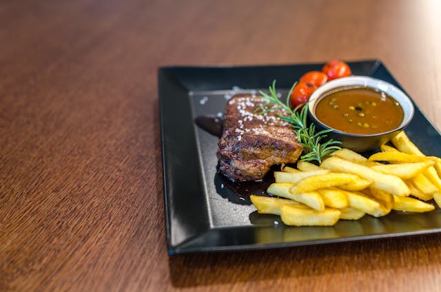 🥩 Downtown Grill Split – Steak & Seafood