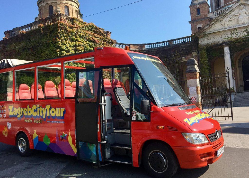אוטובוס התיירים של זאגרב (Hop On Hop Off bus)- קרדיט לאתר VIATOR