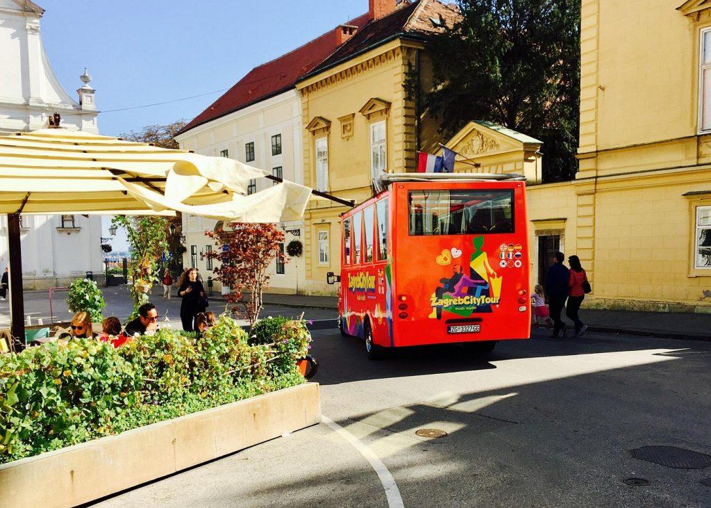 אוטובוס התיירים של זאגרב (Hop On Hop Off bus)- קרדיט לאתר VIATOR