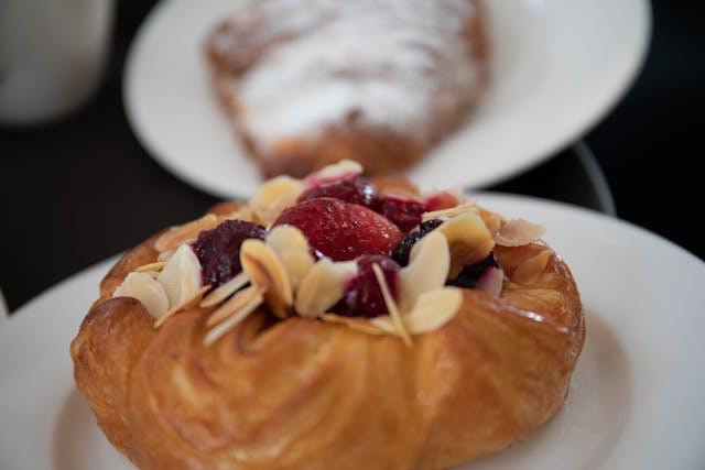 🍰 Oš Kolač – Artisan Cakes and Pastries