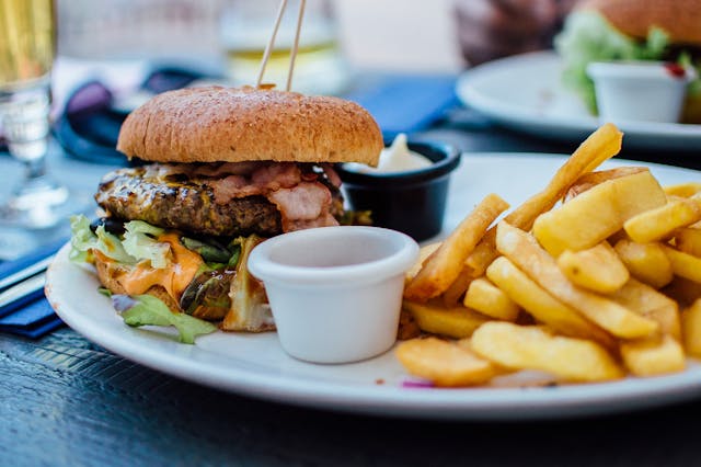 🥩 Burger Bar Almost Famous