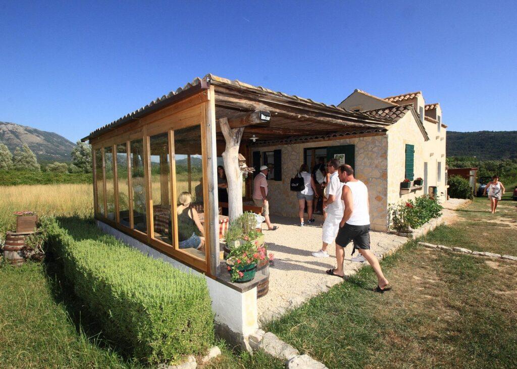 עמק קונאבל (Konavle Valley) – טבע, מסורת וטעמים של דרום קרואטיה- VIATOR